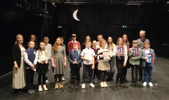 Recytatorzy z SP 33 w Kielcach po raz pierwszy na scenie Teatru im. S. Żeromskiego