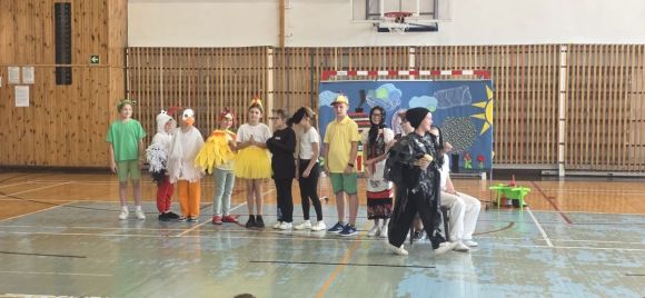 Klasa III A przedstawia „Rzepkę” j. Tuwima