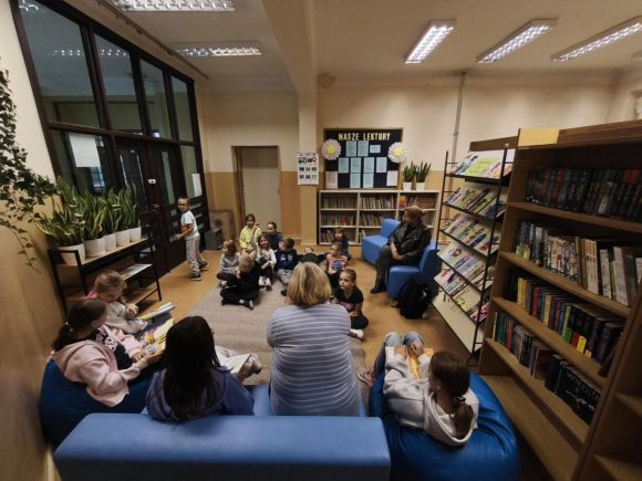 Starsi czytają młodszym – akcja czytelnicza