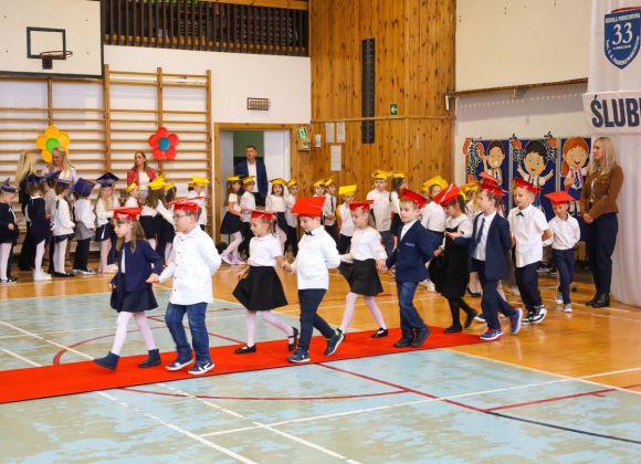 Ślubowanie uczniów klas pierwszych