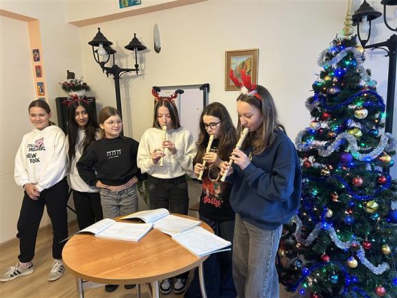 Wizyta uczniów w Klubie Seniora