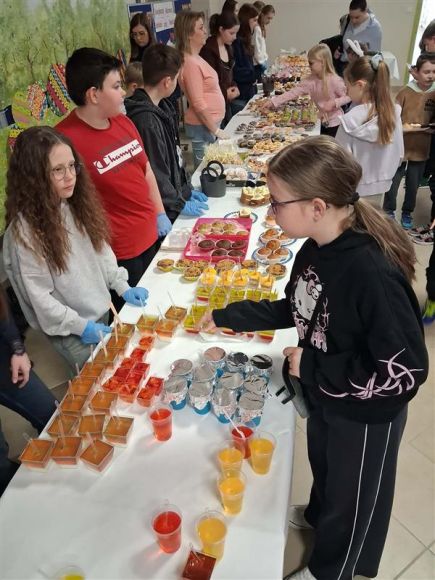   Kiermasz Wielkanocny w SP 33