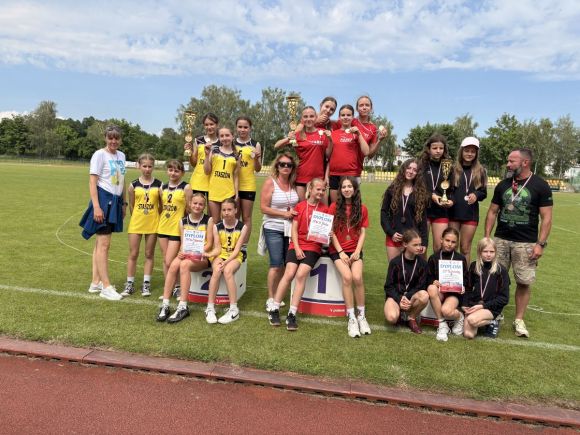 MISTRZYNIE WOJEWÓDZTWA W CZWÓRBOJU LEKKOATLETYCZNYM DZIEWCZĄT