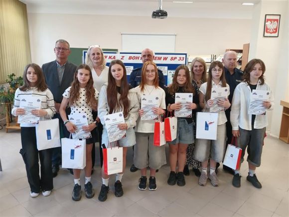 Wyniki V edycji Szkolnego Konkursu Plastyczno-Historycznego Majówka z Bohaterem w SP 33