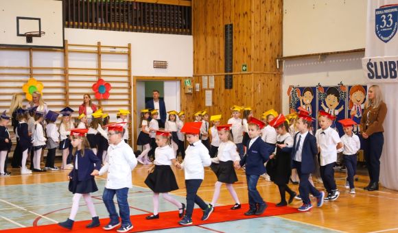 Ślubowanie uczniów klas pierwszych