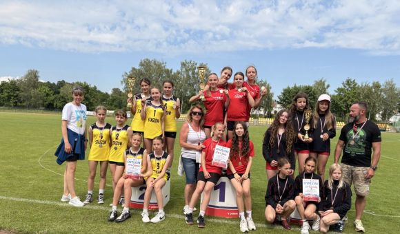 MISTRZYNIE WOJEWÓDZTWA W CZWÓRBOJU LEKKOATLETYCZNYM DZIEWCZĄT
