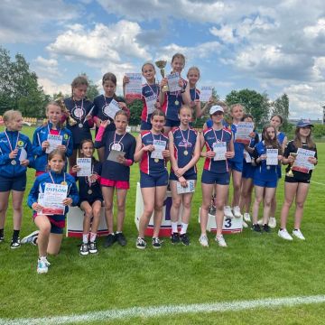 UCZENNICE SP 33 W KIELCACH MISTRZYNIAMI WOJEWÓDZTWA W CZWÓRBOJU LEKKOATLETYCZNYM