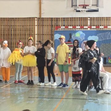 Klasa III A przedstawia „Rzepkę” j. Tuwima