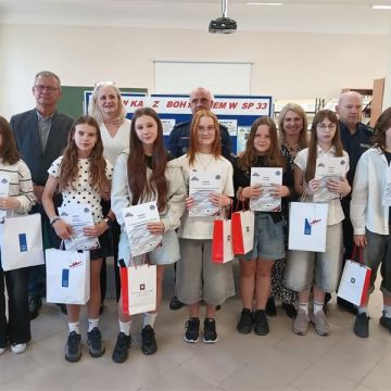 Wyniki V edycji Szkolnego Konkursu Plastyczno-Historycznego Majówka z Bohaterem w SP 33